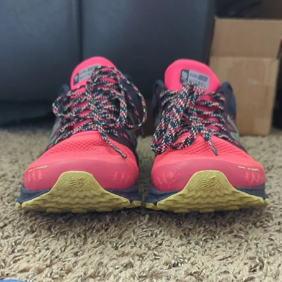 New Balance Women's Athletic Shoes in Pink and Navy - Picture 2 of 9